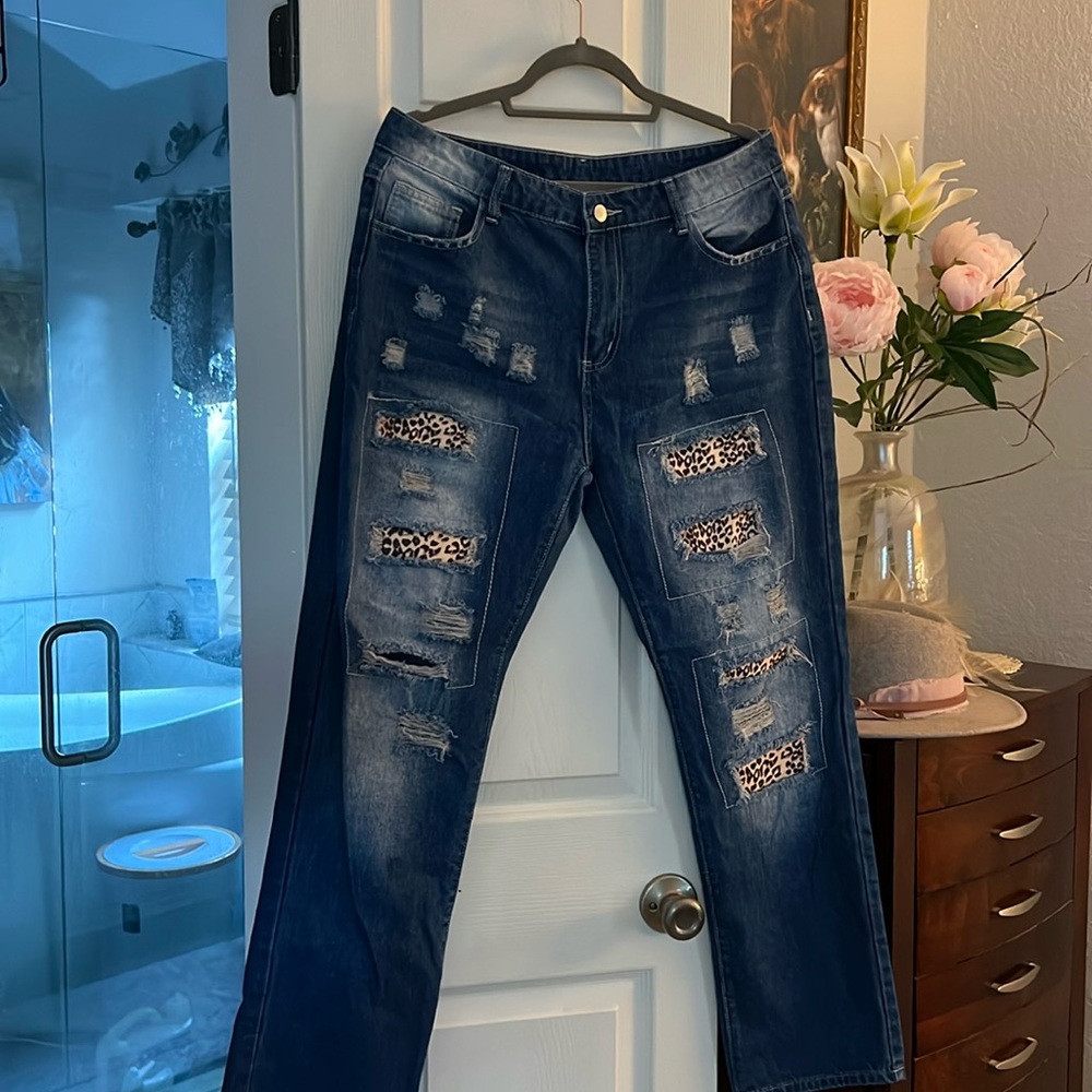 Leopard tattered jeans